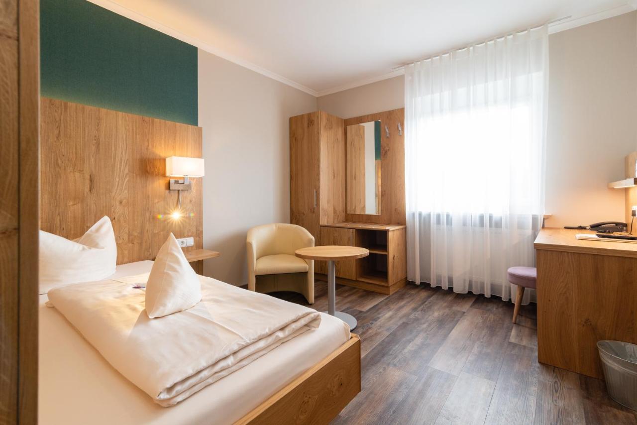 Single Room,951318103:JPEG