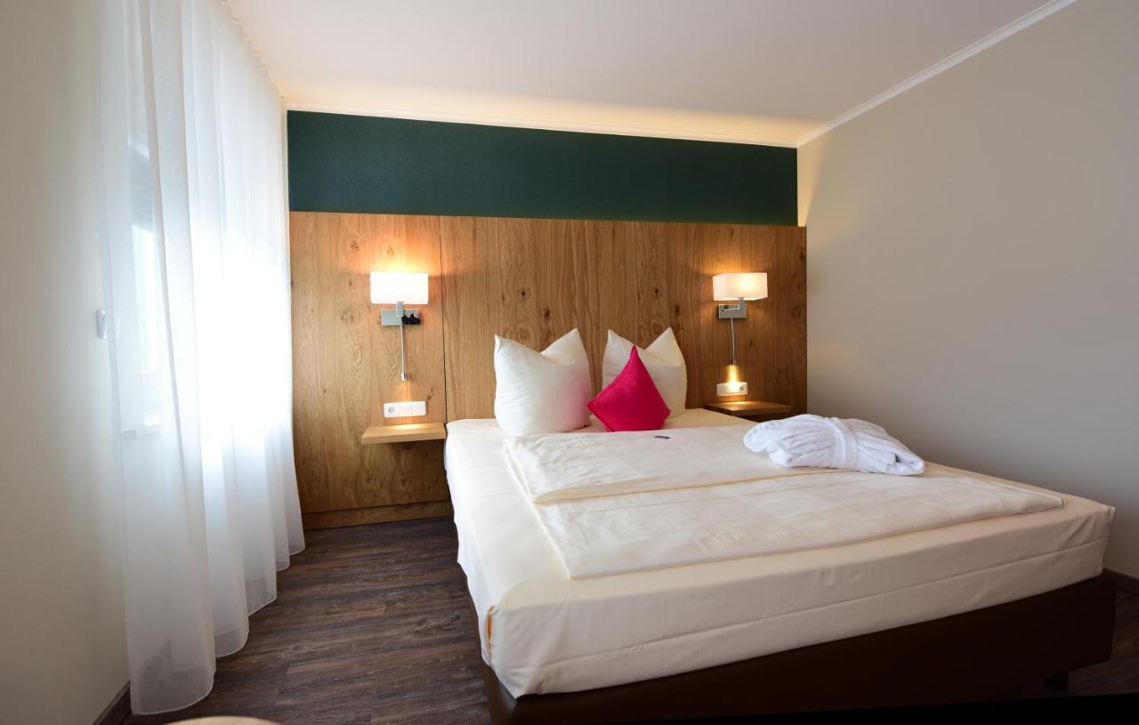 Small Double Room,979599172:JPEG